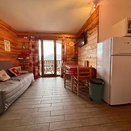 Les Monts Du Soleil Apartment *