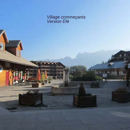 Les Monts Du Soleil Apartment *